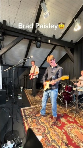 Guitarist Identity Crisis😅| Cocaine - JJ Cale #ericclapton #guitar #blues #joebonamassa #livemusic