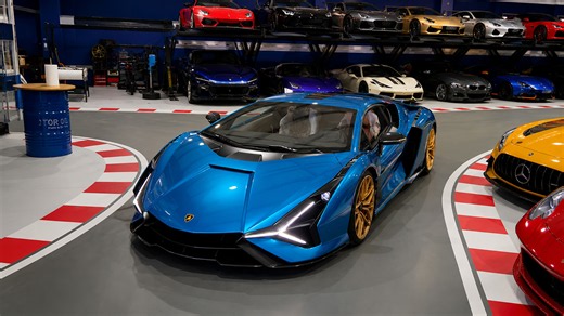 Lamborghini Sián prototype arrives at the garage