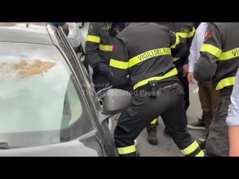 Italy seaches for robbers who held 25 people hostage at a bank