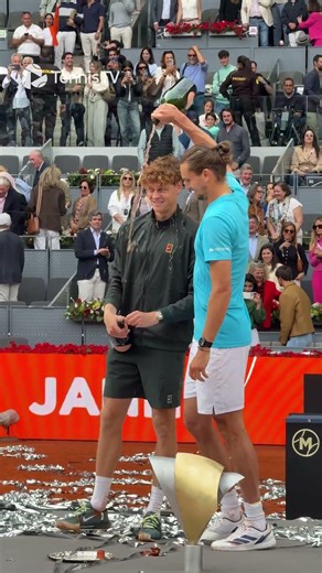 Sinner & Zverev Pop Champagne 🍾