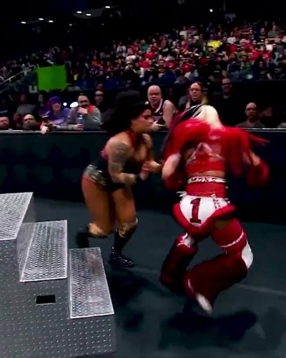 #WillowNightingale puts #MercedesMone into the BARRICADE!