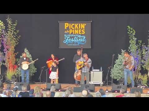 America The Beautiful - Heartfelt Bluegrass Performance by Kenny & Amanda Smith with Annabelle