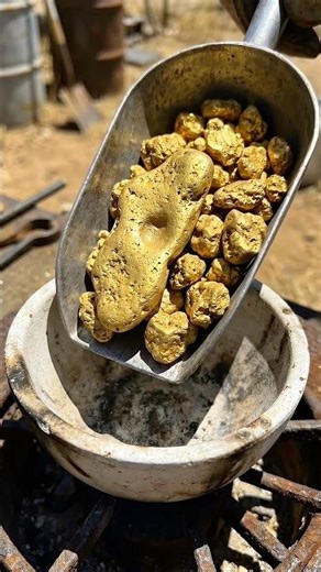 Breaking Solid Quartz to Reveal a Massive Hidden Gold Vein | Full Process to Pure Gold Bar