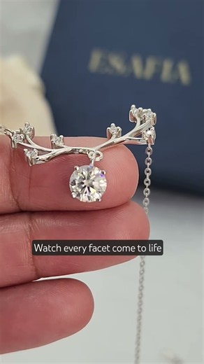 Arlo | Moissanite Necklace Inspired by Nature