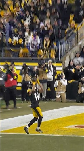 GO AHEAD TOUCHDOWN 🙌 #BALvsPIT on NBC