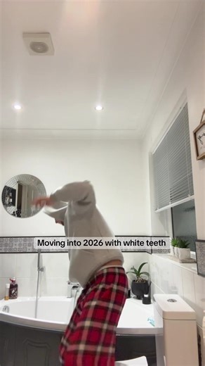 Achieve White Teeth for a Bright New Year