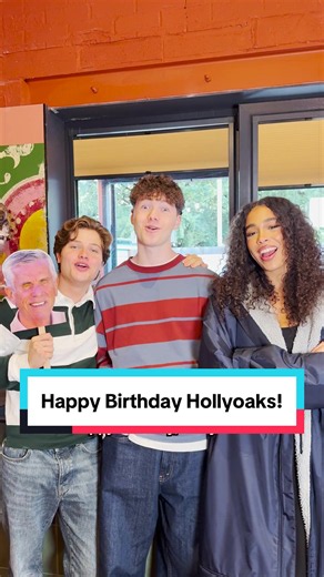 Happy Birthday to… ME! 😍🎉 To celebrate, we caused chaos and had @anya @Lewis walton and @Sam Meyer compete for cupcakes! 😂 Best birthday gift EVER! ❤️ #Hollyoaks #Cake #Birthday #Game #Challenge