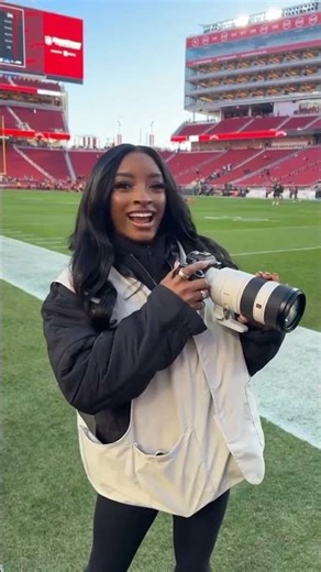 Simone Biles can do it all! 📸