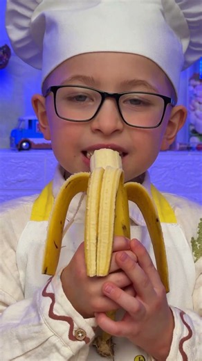 Nom Nom! 🥕🍇 What Healthy Food Will We Eat Next? 🍌