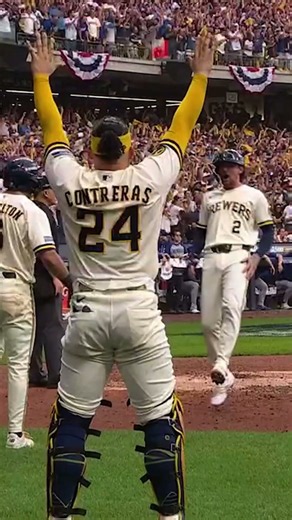 CHRISTIAN YELICH COMES THROUGH! BREWERS LEAD