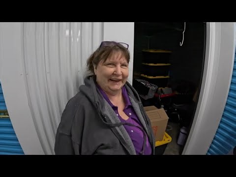 Grandma Bought An Abandoned Storage Unit Looking For Storage Treasures