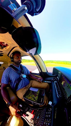 Rate This Landing Cirrus SR22 G6 KFIT #cirrus #flighttraining #avgeek #pilot #landing #aviation