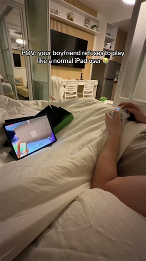 Minecraft on iPad with an Xbox Controller 🎮😜