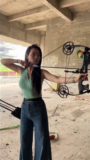 Do you like this carbon hunting dual-purpose compound bow? #archery #outdoors #hunting #bowhunting