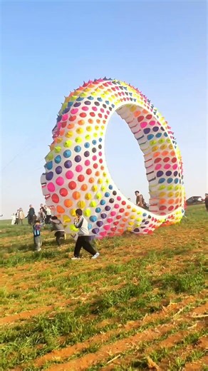 🪁Kite Master Tests a HUGE 3D Ring Kite: Pure MAGIC!