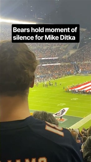 Bears hold moment of silence for Mike Ditka
