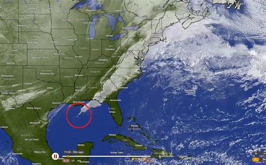 Why does all this cloud seem to be originating from one random location in the Gulf?🧐🤔