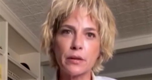 Actor Selma Blair apologizes after plane incident arrest