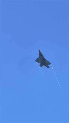 F-22 Raptor flares and low pass | San Francisco fleet Week 2026 | #f22 #fleetweek #aviation #sf