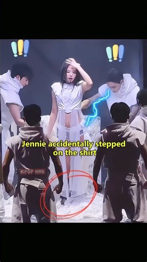 Jennie avoided stepping on culturally significant Korean outfits!❤️ #jennie #kpop #blackpink