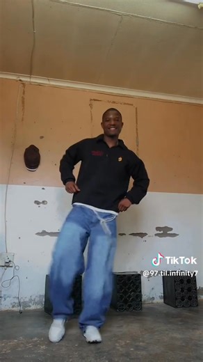 Tumi Thee Barber Dancing In The Good Old Days👌 #bbmzansis6 #BBMzansi #Bazozwa | BBNaija & BBTitans Updates