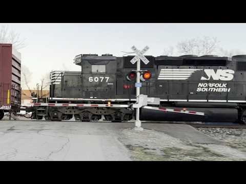 NS SD40-2 w Admiral Cab! 2 Fast CSX Trains Meet In The Snow! 3 Amtrak Engines Elephant Style + More!