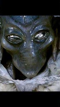 Independence Day (1996) | The Autopsied Alien Suddenly Revives