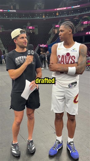 Leek gonna remember this forever 👀 @Meleek Thomas @H00PIFY #cavs #meleekthomas #nba #ote #basketball
