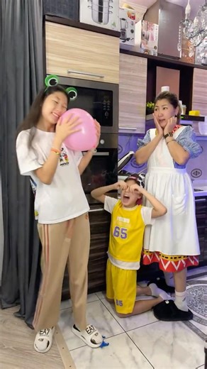 Mom surprised her son 🧒😳🎈