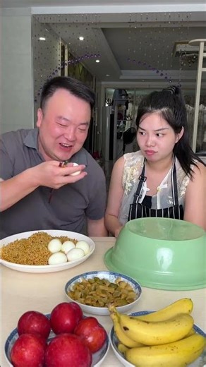 My selfish husband wanted to eat all the food himself, so I made him try some mustard.