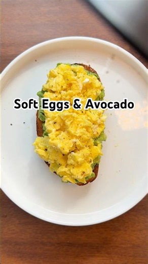 Soft Scrambled Eggs & Avocado Toast | Easy Breakfast #avocado #eggs #toast #foodasmr
