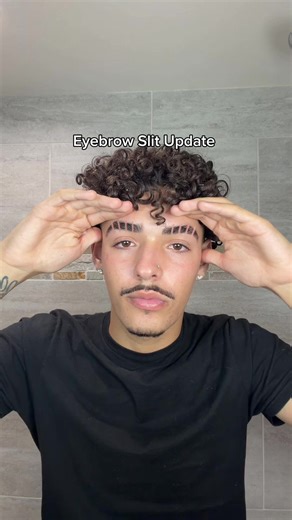 Guide to Creating Eyebrow Slits for a Trendy Look