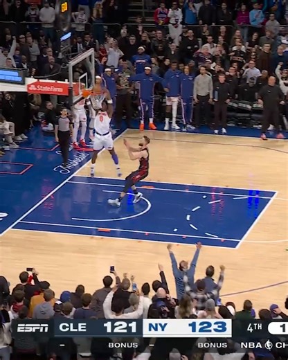 THIS SEQUENCE IS WHAT NBA CHRISTMAS IS ALL ABOUT 🔥 What a game between the Cleveland Cavaliers and New York Knicks! | SportsCenter