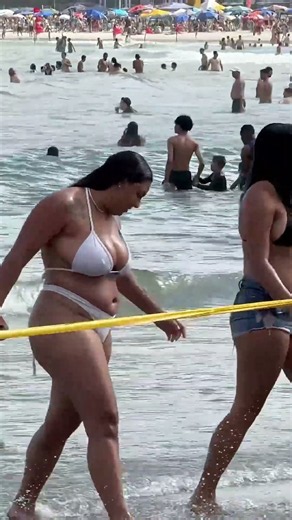 🇧🇷 Balneário Camboriú Beach A Beautiful Summer Day 4K