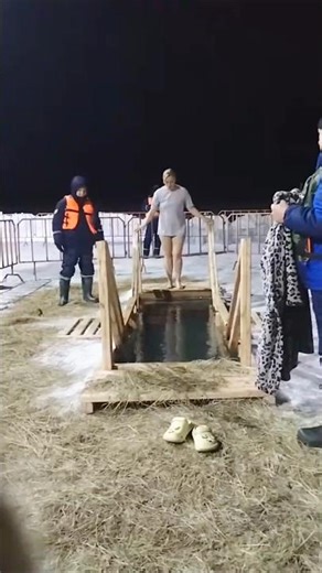 part693#😳WouldYouTry This#IceBath👙at Night❄️🧊Frozen#Water🌊ChallengeHerCourage is Unbelievable#travel