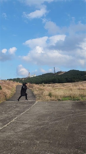 제주도 우도에서 쉐도우 복싱하는 사람