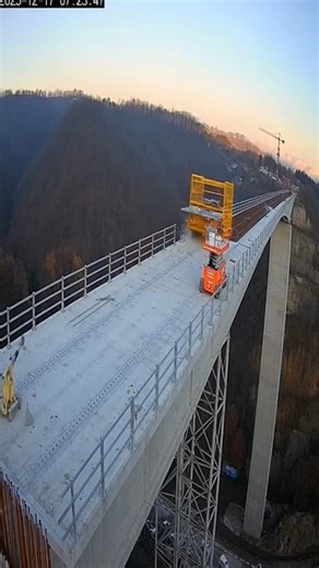 Controlled Bridge Demolition Stuns Onlookers Ariccia, Italy — October 15, 2024 A spectacular early morning demolition brought a section of the new Val di Susa Viaduct crashing into the valley below Tuesday, in a precisely engineered event captured on camera. The planned explosion was part of a complex construction phase to remove a temporary formwork segment of the massive bridge, which will eventually connect remote mountain communities. The viral video, recorded from a fixed construction camer