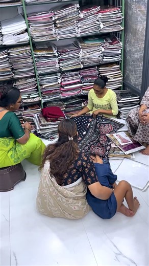 કન્ફ્યુઝ છો કે શું પહેરવું ? સાડી કે કુર્તી ? માધવ ટેક્સટાઈલ્સ પધારો, અહીં બધું જ બેસ્ટ છે !