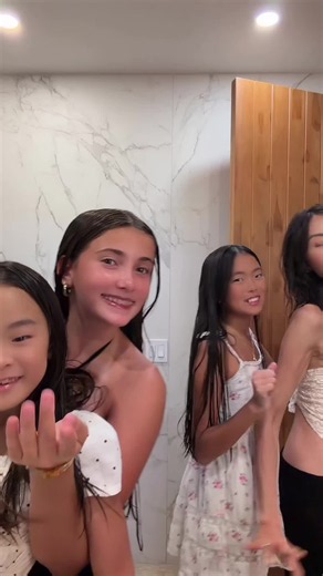 The gang is back baby! Why are they all growing up so fast??? 😫😭 first night out in Costa Rica! 3 product challenge… clearly I failed. I will Be monitoring all comments actively! Any unesscary comments will be deleted, blacked, and reported. Thank you for making this a positive place 💗🥰