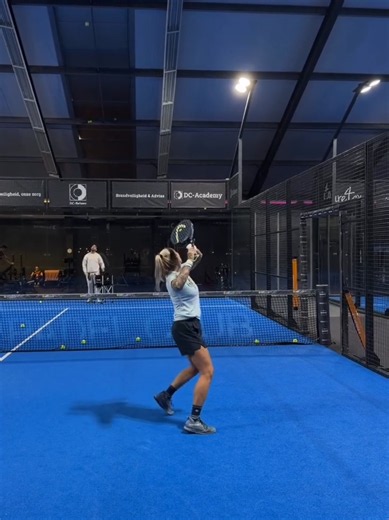 Padel Kick Smash Technique: Rate Her Kick Smash 1-10