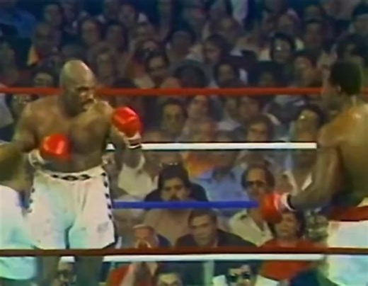 Larry Holmes getting up from that Earnie Shavers bomb 💣🥊 Then coming back to win the fight 👑✍🏾 Heart, chin, and championship grit. #Boxing #History #LarryHolmes #EarnieShavers #Heavyweight #ChampionshipHeart #GreatestFights #Legend 🥊👑 | BTR Boxing Podcast Network