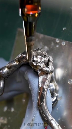 She turned simple materials ✨ into an ear accessory 😲