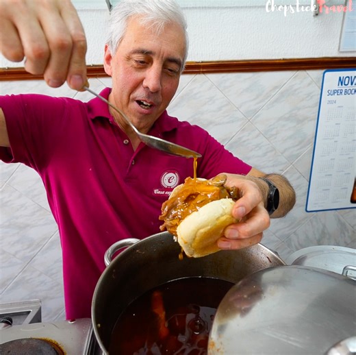 This is the ultimate HIDDEN GEM location for an unbelievable Portuguese sandwich! 🇵🇹 📍Casa Expresso, Porto | Chopstick Travel