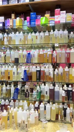 Flea Market Finds 🛍️✨ Check out some of the great items vendors have out this weekend! From vintage pieces and home décor to tools, clothing, collectibles, and more — there’s always something new to see. Swap is open all weekend with indoor & outdoor vendors from 7AM–4PM. Stop by and see what catches your eye! 👀