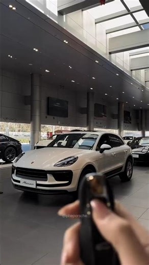 2024 Porsche Macan ⚡️ This SUV Drives Like a Sports Car 😳