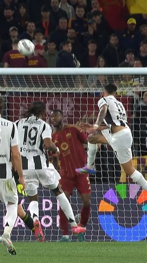 ✨ And the award for Save of the Year goes to… 🥁 Svilar 🆚 Juventus 👏 #ASRoma | AS Roma