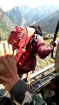Puente se derrumba en Nepal durante fuertes inundaciones | Noticias Telemundo