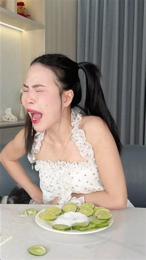 These sour lemons are delicious… Eat them! 🍋🍋🍋 #comedy #shorts