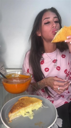 Eat With Me: Cozy Cheese Toastie & Soup Meal