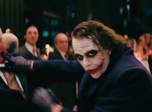 The first time Michael Caine saw Heath Ledger in full Joker costume on The Dark Knight, he was so terrified he forgot all his lines. He later said Ledger’s energy was unlike anything he’d ever seen.